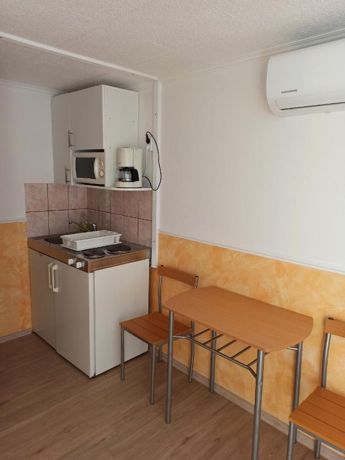 Aniko Apartmanhaz Балатонфёльдвар Экстерьер фото