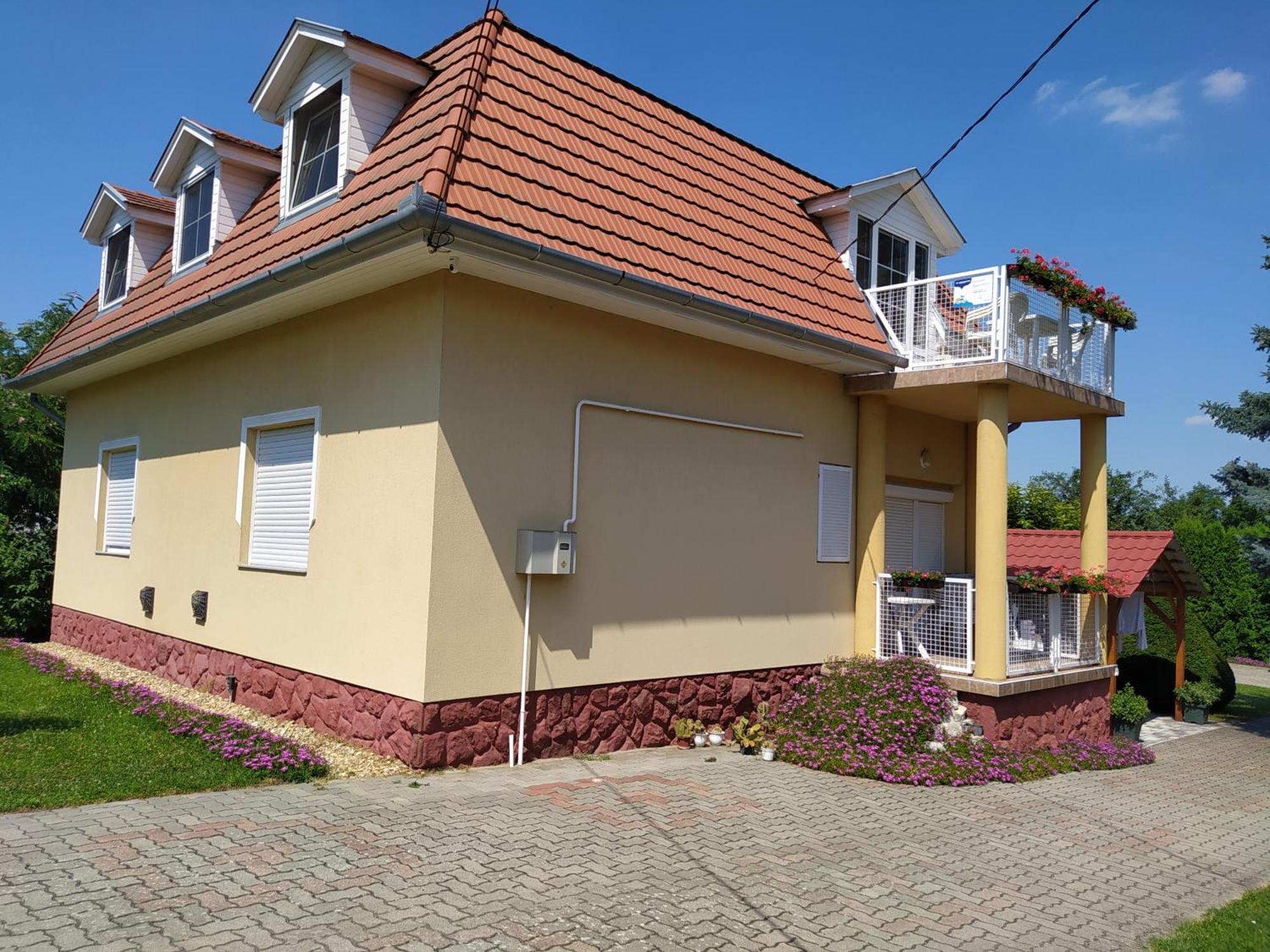 Aniko Apartmanhaz Балатонфёльдвар Экстерьер фото