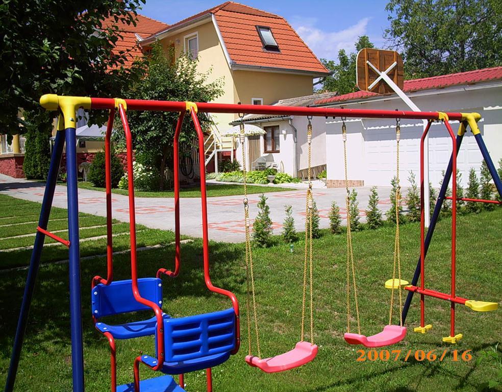 Aniko Apartmanhaz Балатонфёльдвар Экстерьер фото