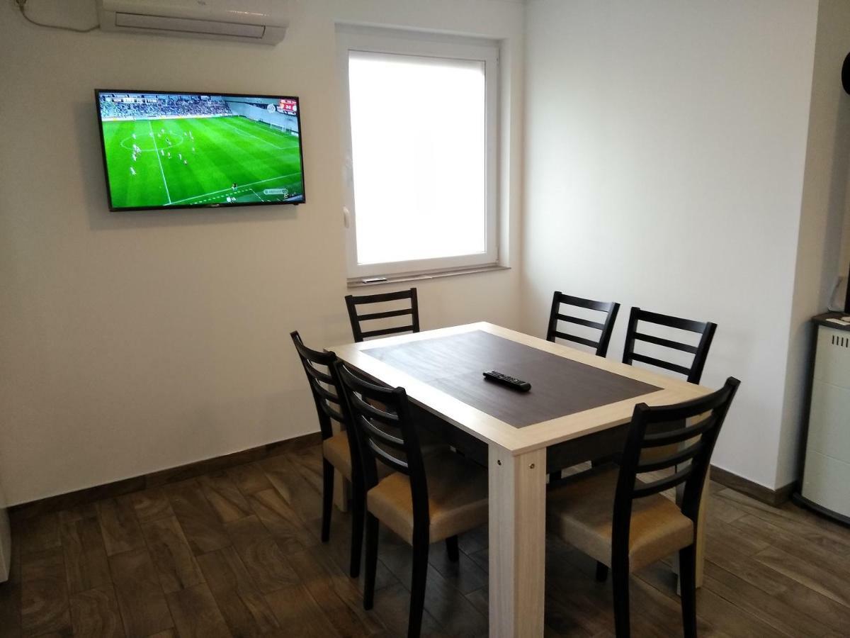 Aniko Apartmanhaz Балатонфёльдвар Экстерьер фото
